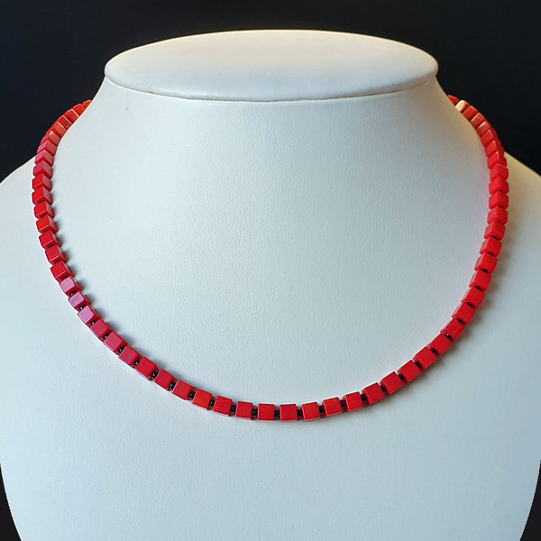 Halskette Seven red'n black Koralle