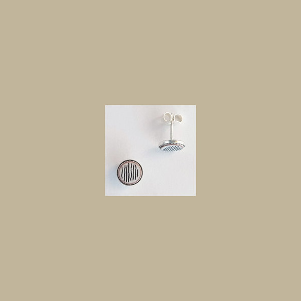 Ohrstecker mit Rand, Silber, rund 8mm, Paar. linientreu